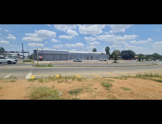 2,283M² WAREHOUSE TO LET IN RUSTENBURG CENTRAL